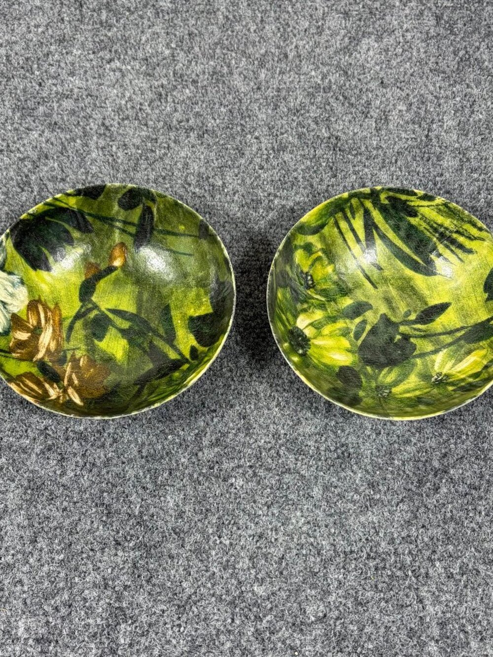 Vtg 60s 70s MCM Vibrant Fiberglass Bowls Set of 2 Green Hues Floral Leaves Decor